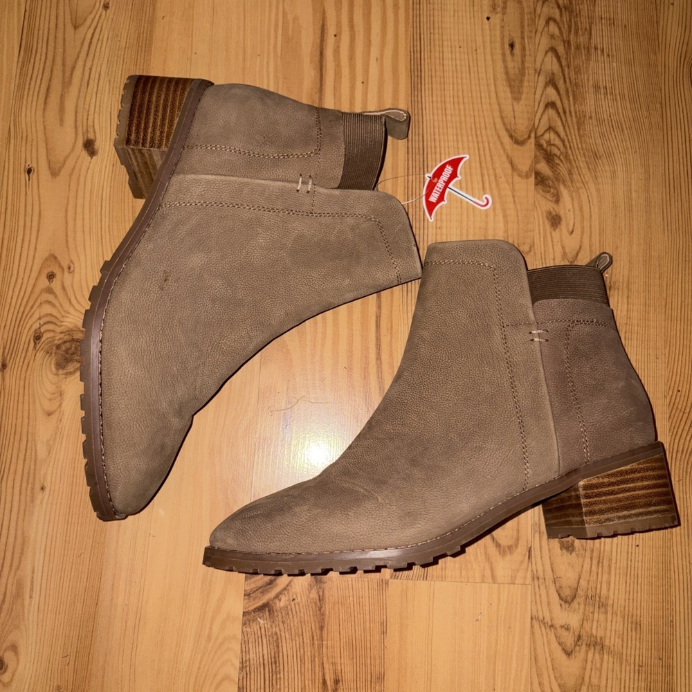 New $170 Blondo Shyne Waterproof Bootie Sand Tan Nubuck Side Zip Ankle Boot READ